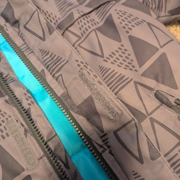 Geometric Patterned Hooded Jacket - Picture 4 of 4